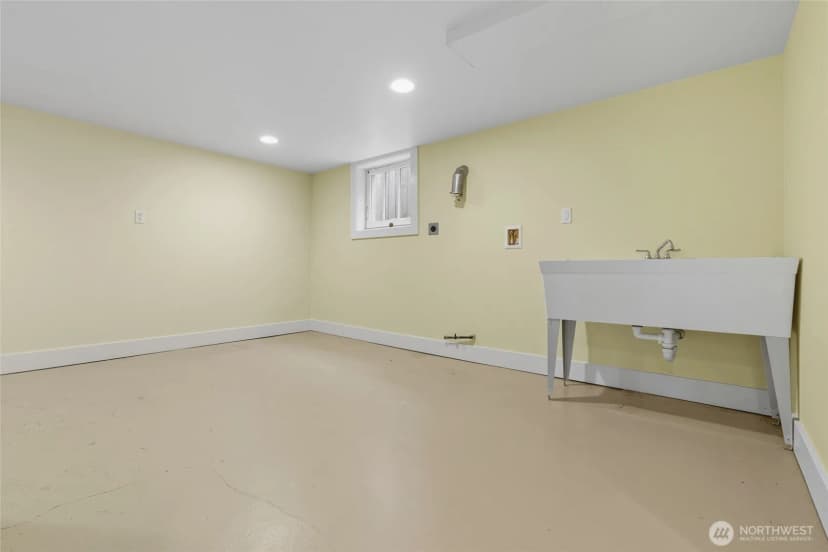 Property photo for 4417 Thackeray Place Ne, Seattle photo 29