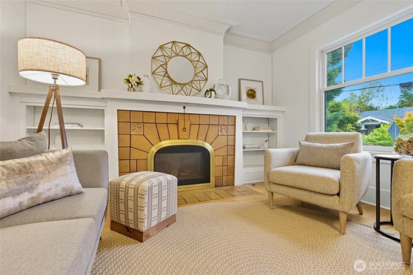 Property photo for 4417 Thackeray Place Ne, Seattle photo 6