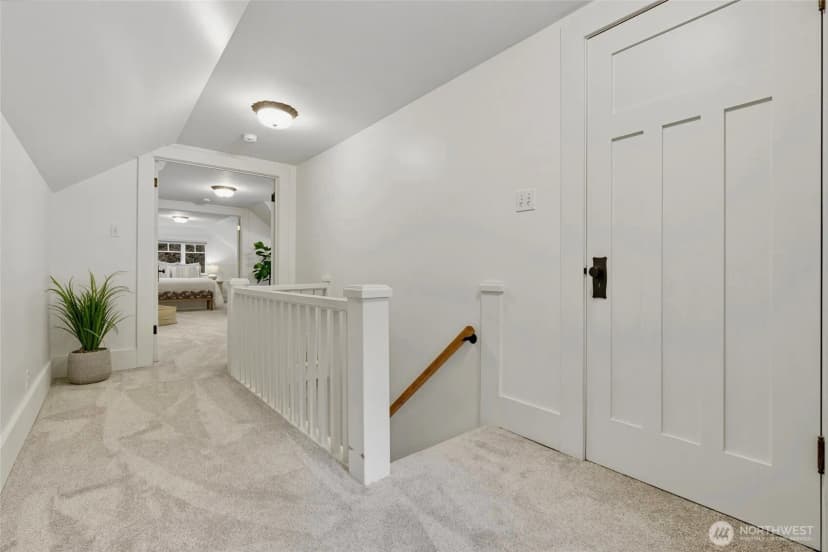 Property photo for 4417 Thackeray Place Ne, Seattle photo 21