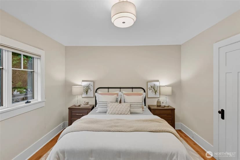 Property photo for 4417 Thackeray Place Ne, Seattle photo 16