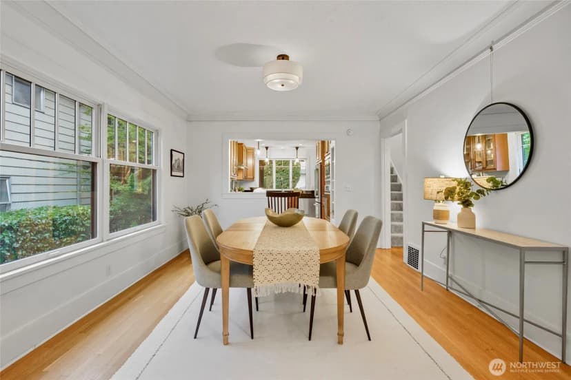 Property photo for 4417 Thackeray Place Ne, Seattle photo 9