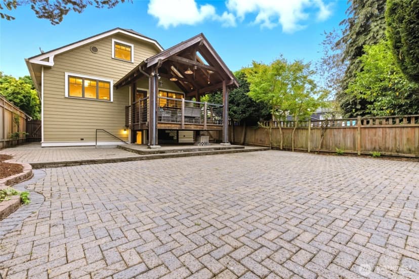 Property photo for 4417 Thackeray Place Ne, Seattle photo 37