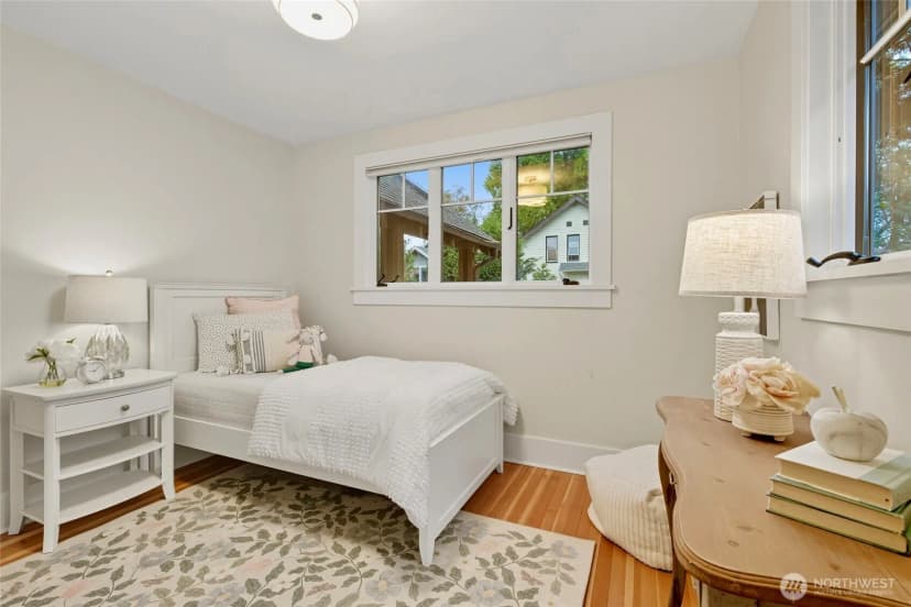 Property photo for 4417 Thackeray Place Ne, Seattle photo 17