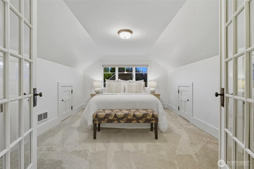 Property photo for 4417 Thackeray Place Ne, Seattle photo 24
