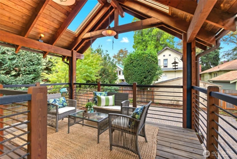 Property photo for 4417 Thackeray Place Ne, Seattle photo 33