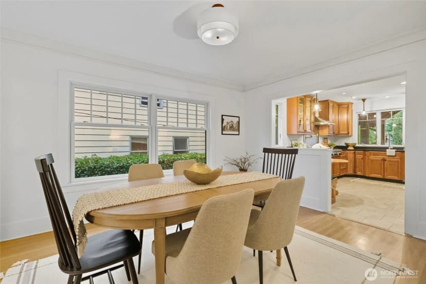 Property photo for 4417 Thackeray Place Ne, Seattle photo 10