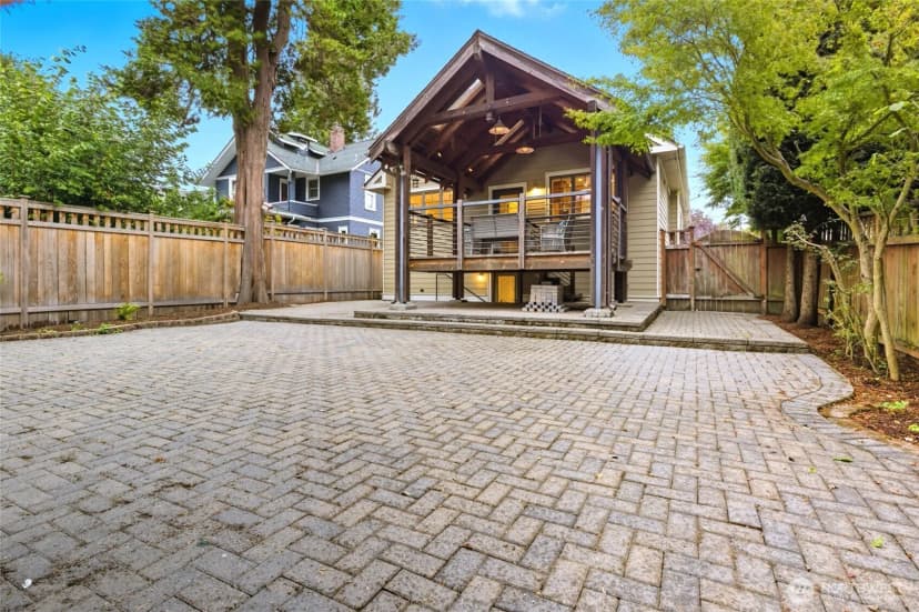 Property photo for 4417 Thackeray Place Ne, Seattle photo 36