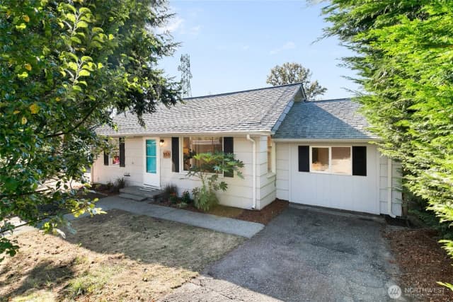Property photo for 551 Grandey Way Ne, Renton