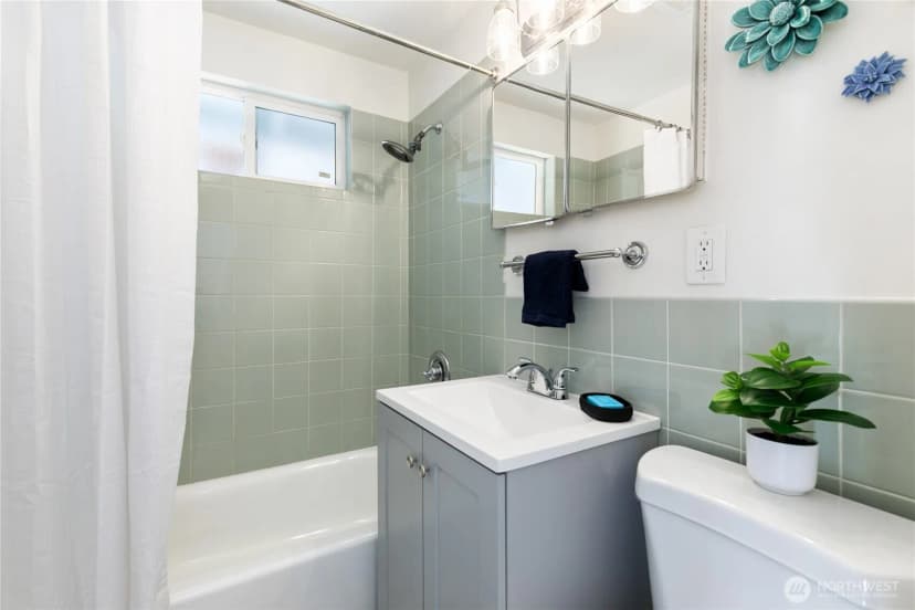 Property photo for 551 Grandey Way Ne, Renton photo 14