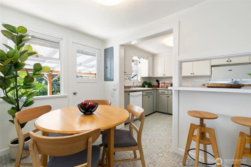 Property photo for 551 Grandey Way Ne, Renton photo 8