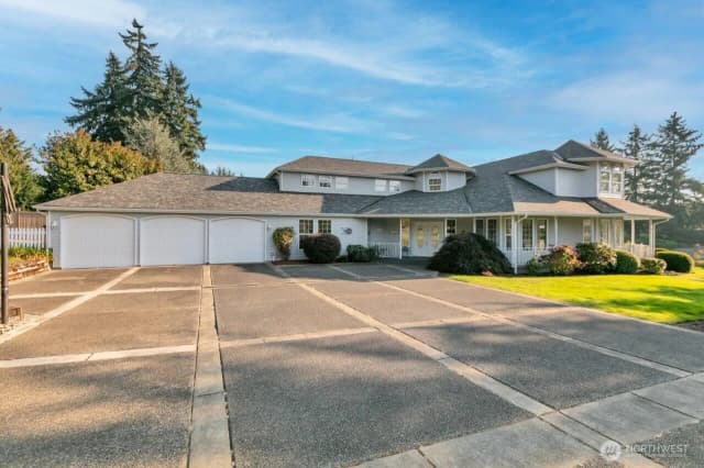 Property photo for 20204 Island Parkway E, Lake Tapps photo 2