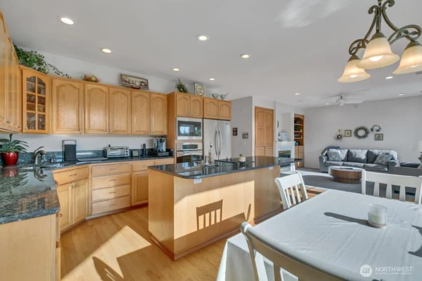 Property photo for 20204 Island Parkway E, Lake Tapps photo 6