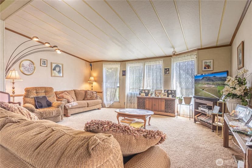 Property photo for 1096 Highway 7, Tonasket photo 11