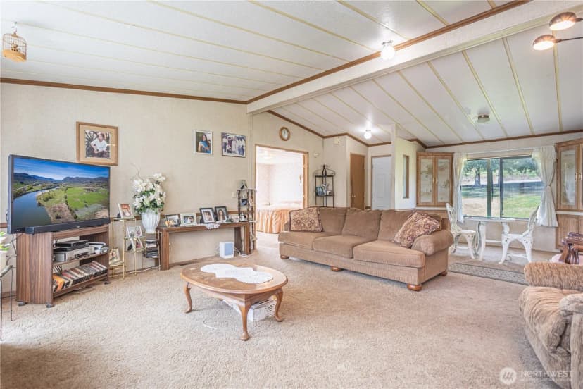 Property photo for 1096 Highway 7, Tonasket photo 12