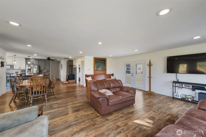 Property photo for 4955 South Pass Road, Sumas photo 12