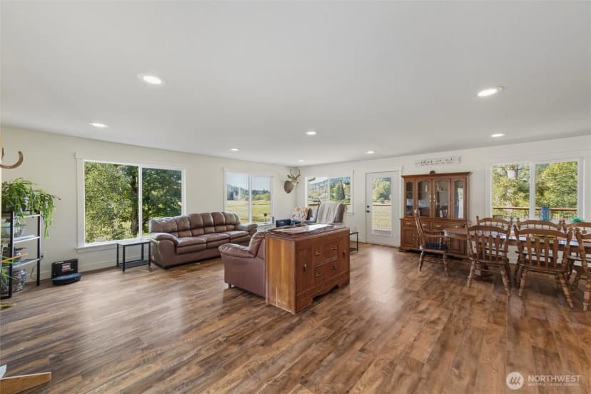 Property photo for 4955 South Pass Road, Sumas photo 10