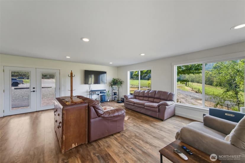 Property photo for 4955 South Pass Road, Sumas photo 13