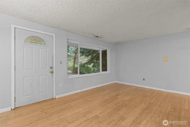 Property photo for 1011 Ne 158th Street, Shoreline photo 3