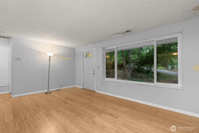 Property photo for 1011 Ne 158th Street, Shoreline photo 4