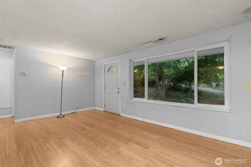 Property photo for 1011 Ne 158th Street, Shoreline photo 4