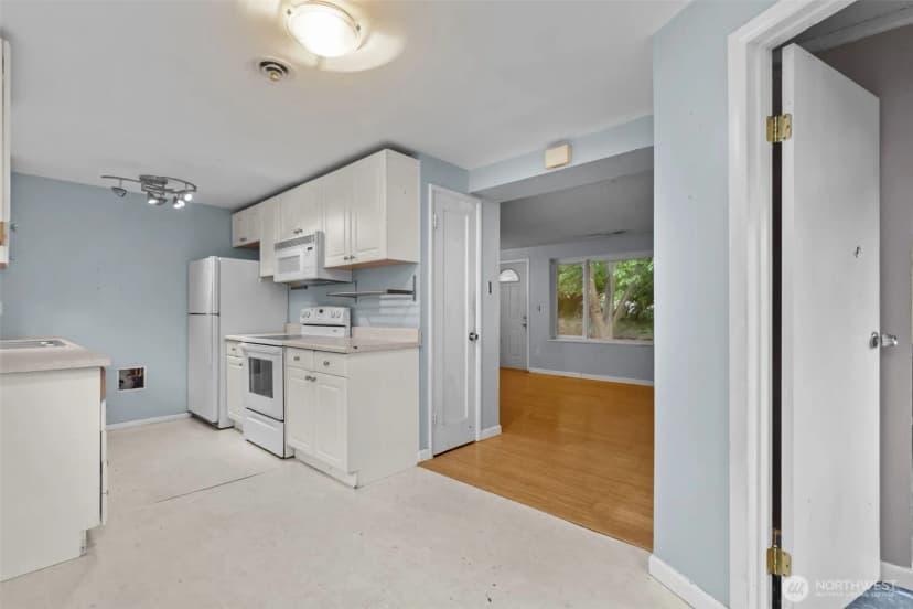 Property photo for 1011 Ne 158th Street, Shoreline photo 8