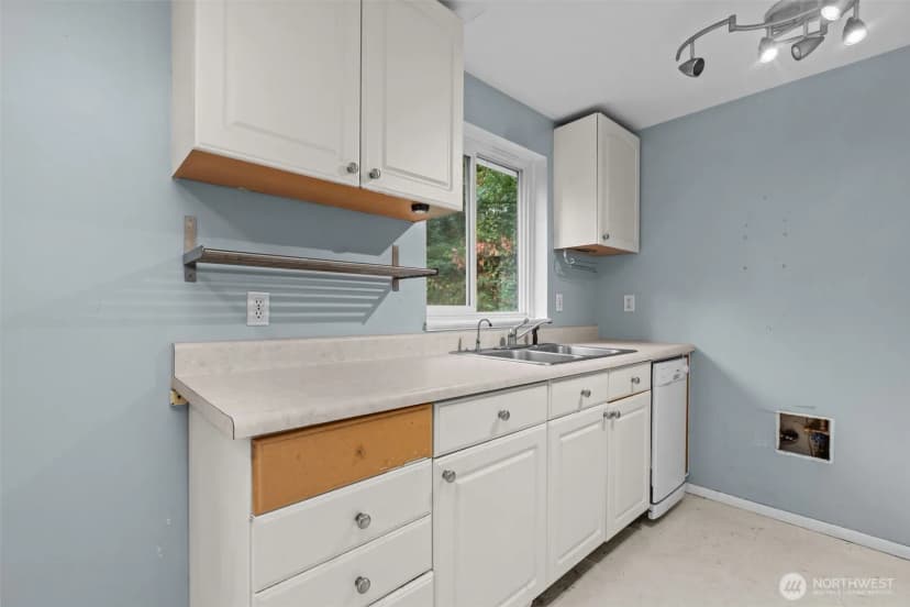 Property photo for 1011 Ne 158th Street, Shoreline photo 11