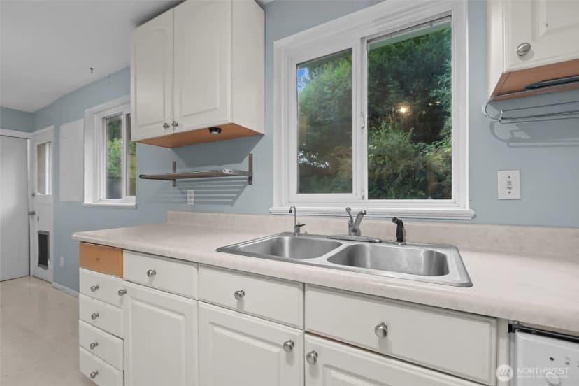 Property photo for 1011 Ne 158th Street, Shoreline photo 12