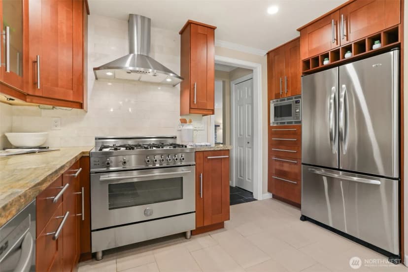Property photo for 8514 Madrona Lane, Edmonds photo 16