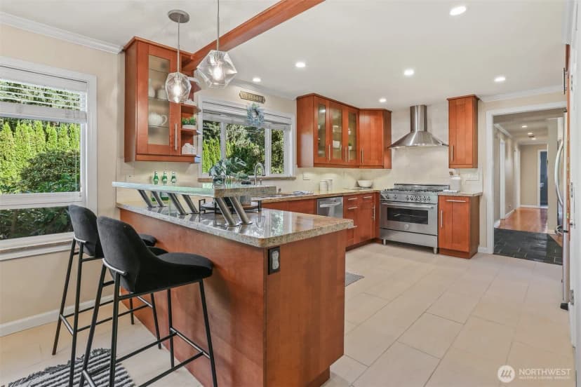 Property photo for 8514 Madrona Lane, Edmonds photo 13
