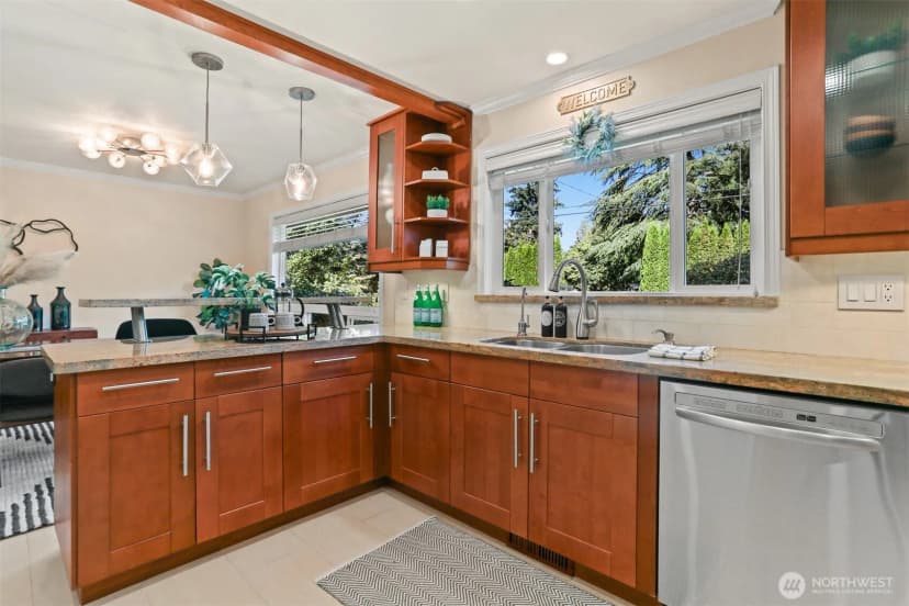 Property photo for 8514 Madrona Lane, Edmonds photo 15