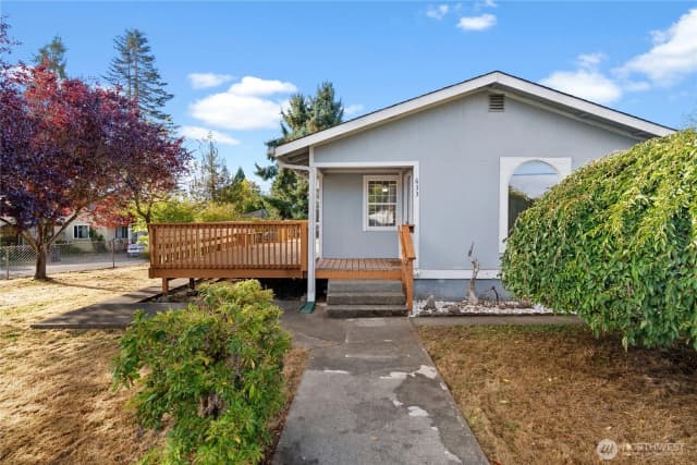 Property photo for 633 E Arcadia Street, Shelton photo 2