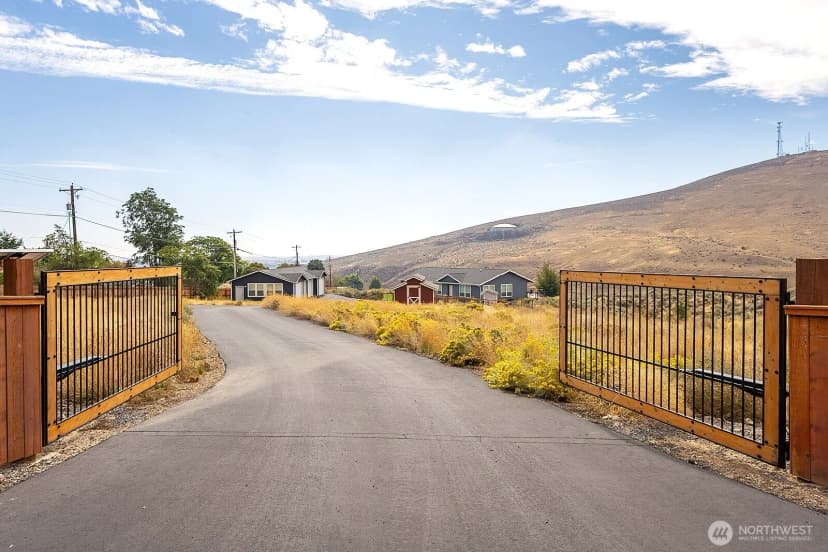 Property photo for 435 Maringo Road, Ephrata