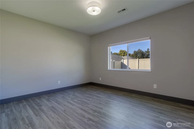 Property photo for 35 Ne Alpine Drive, College Place photo 30