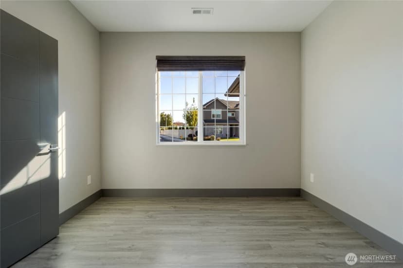Property photo for 35 Ne Alpine Drive, College Place photo 5