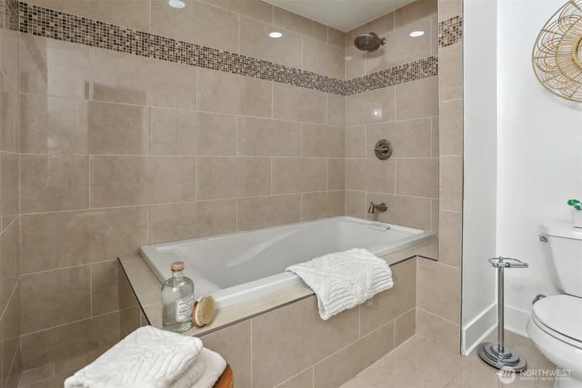 Property photo for 10718 12th Avenue Nw, Seattle photo 22