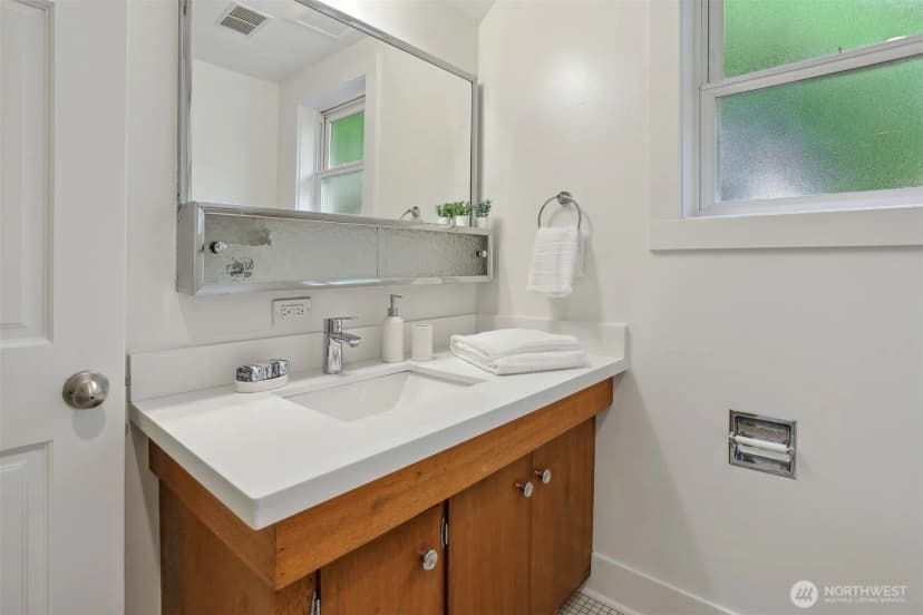 Property photo for 10718 12th Avenue Nw, Seattle photo 24