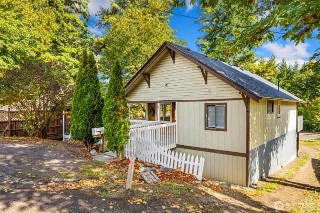 Property photo for 316 Charlotte Avenue W, Bremerton photo 2