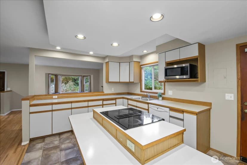 Property photo for 13028 Juanita Drive Ne, Kirkland photo 4
