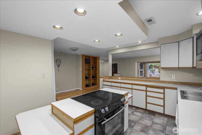 Property photo for 13028 Juanita Drive Ne, Kirkland photo 5