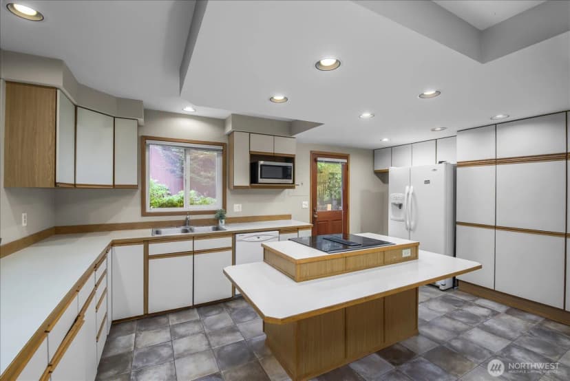 Property photo for 13028 Juanita Drive Ne, Kirkland photo 3