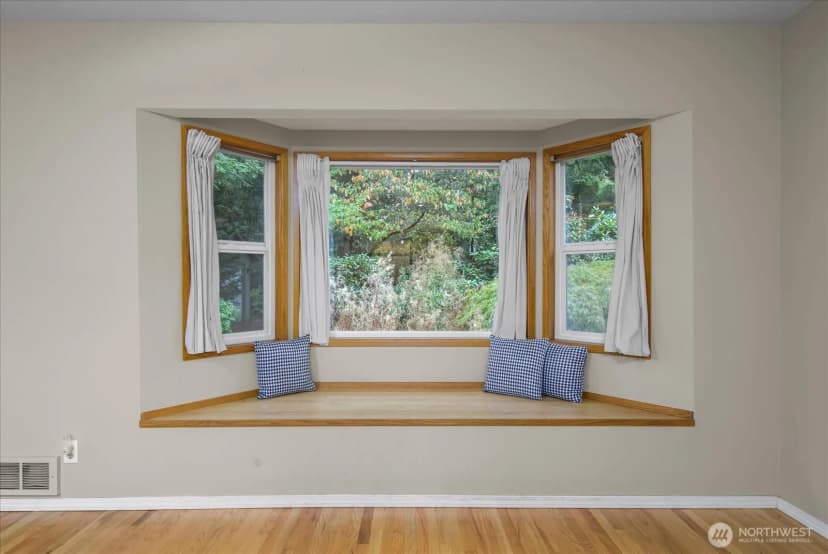 Property photo for 13028 Juanita Drive Ne, Kirkland photo 11