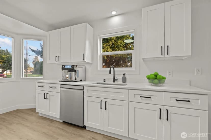 Property photo for 417 N Anacortes Street, Burlington photo 8