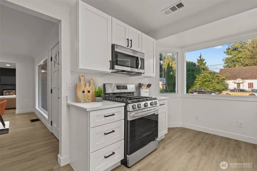 Property photo for 417 N Anacortes Street, Burlington photo 9
