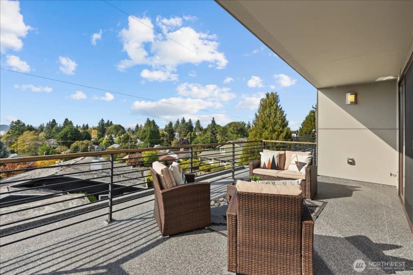 Property photo for 2705 47th Avenue Sw, Seattle photo 30