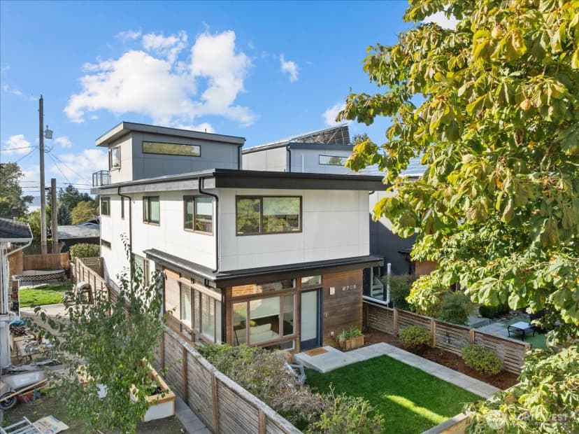 Property photo for 2705 47th Avenue Sw, Seattle photo 2