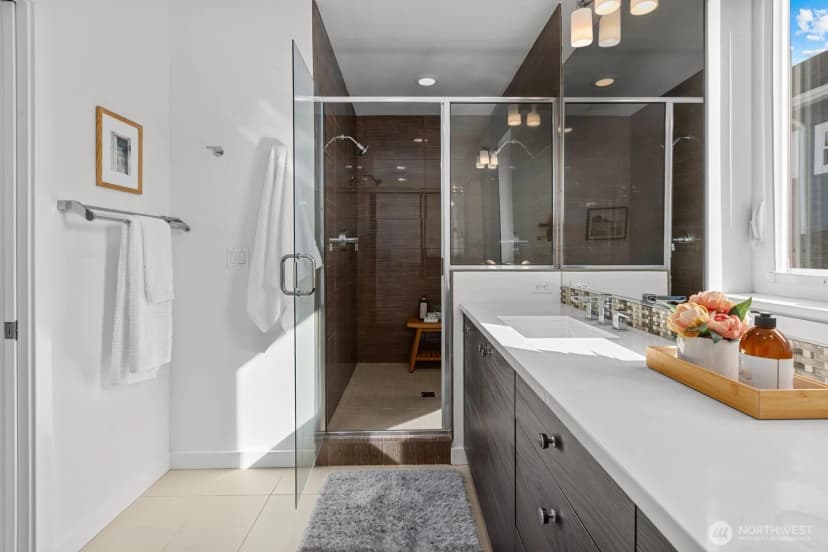 Property photo for 2705 47th Avenue Sw, Seattle photo 21