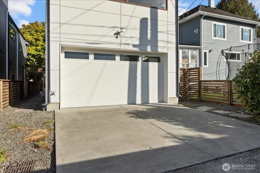 Property photo for 2705 47th Avenue Sw, Seattle photo 31