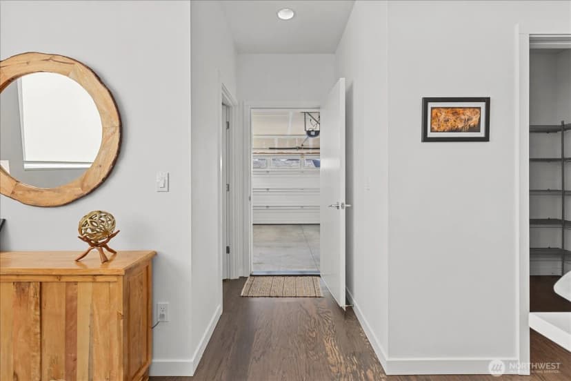 Property photo for 2705 47th Avenue Sw, Seattle photo 15