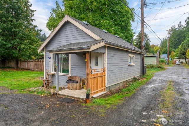 Property photo for 1212 W Railroad Avenue, Shelton photo 2