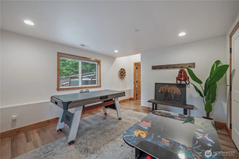 Property photo for 41 Hawkeye Lane, Ronald photo 31
